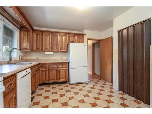 59 Lakeside Drive, Kitchener, ON - Indoor Photo Showing Kitchen