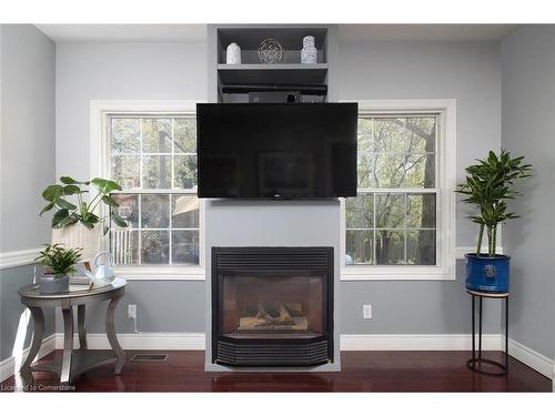 116 Darren Crescent, Cambridge, ON - Indoor Photo Showing Living Room With Fireplace