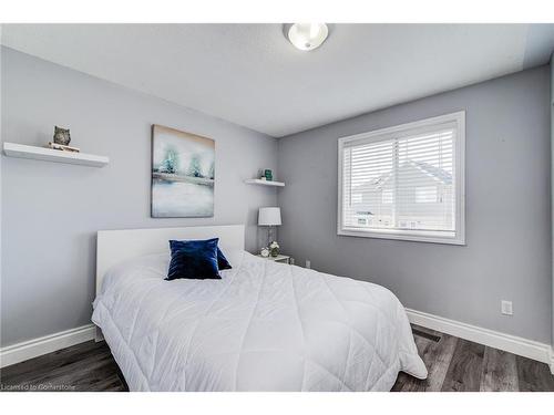 112 Sofron Drive, Cambridge, ON - Indoor Photo Showing Bedroom