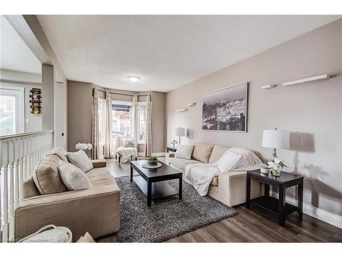 112 Sofron Drive, Cambridge, ON - Indoor Photo Showing Living Room