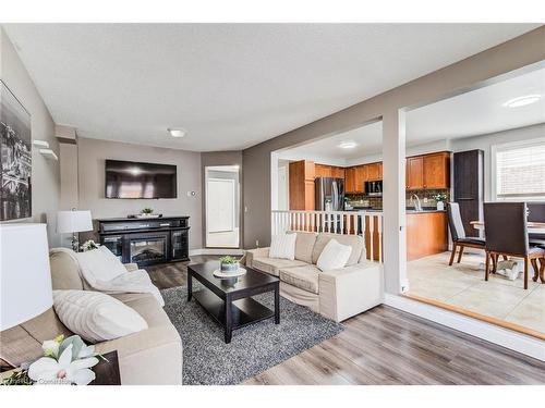 112 Sofron Drive, Cambridge, ON - Indoor Photo Showing Living Room