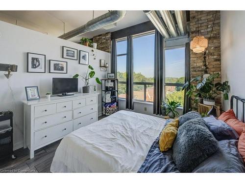 605-120 Mansion Street, Kitchener, ON - Indoor Photo Showing Bedroom