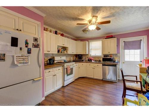 410 Queen Street S, Palmerston, ON - Indoor Photo Showing Kitchen