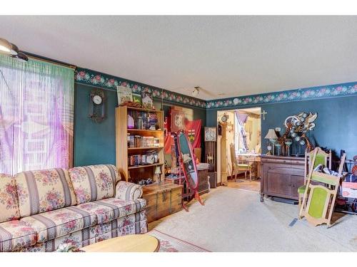 410 Queen Street S, Palmerston, ON - Indoor Photo Showing Living Room