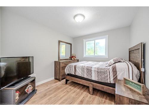 395 Downsview Place, Waterloo, ON - Indoor Photo Showing Bedroom