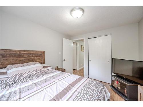 395 Downsview Place, Waterloo, ON - Indoor Photo Showing Bedroom