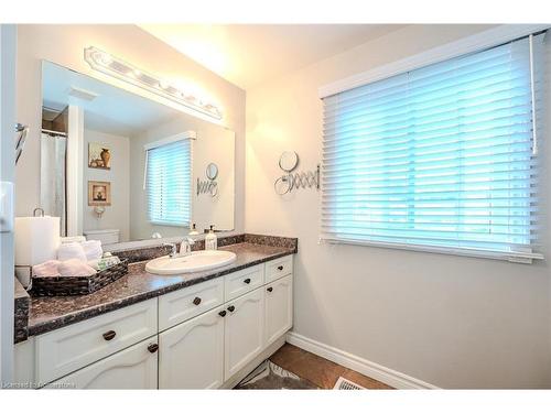 395 Downsview Place, Waterloo, ON - Indoor Photo Showing Bathroom