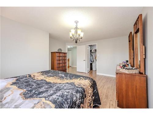 395 Downsview Place, Waterloo, ON - Indoor Photo Showing Bedroom