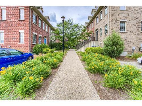 8 Beatrice Lane, Kitchener, ON - Outdoor