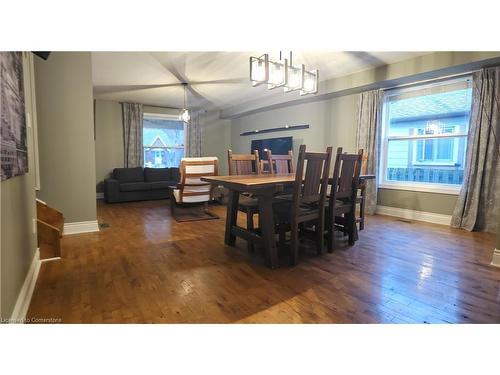 9 Augusta Street, Cambridge, ON - Indoor Photo Showing Dining Room