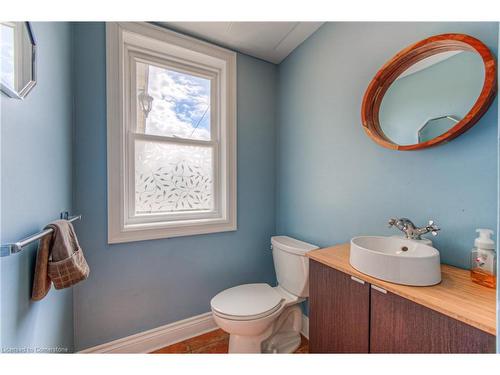 9 Augusta Street, Cambridge, ON - Indoor Photo Showing Bathroom