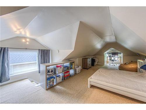 9 Augusta Street, Cambridge, ON - Indoor Photo Showing Bedroom