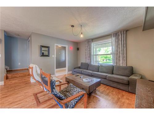 9 Augusta Street, Cambridge, ON - Indoor Photo Showing Living Room