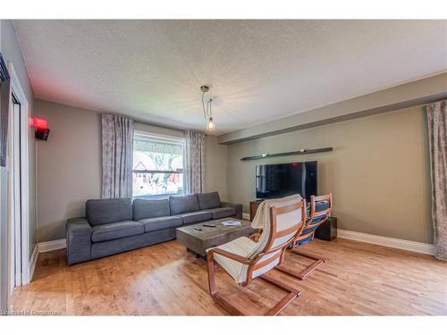 9 Augusta Street, Cambridge, ON - Indoor Photo Showing Living Room