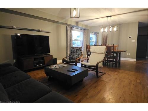 9 Augusta Street, Cambridge, ON - Indoor Photo Showing Living Room