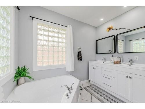 50 Country Creek Drive, Baden, ON - Indoor Photo Showing Bathroom