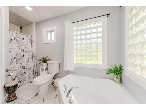 50 Country Creek Drive, Baden, ON - Indoor Photo Showing Bathroom