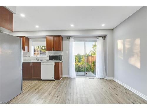 84 Stonecairn Drive, Cambridge, ON - Indoor Photo Showing Kitchen