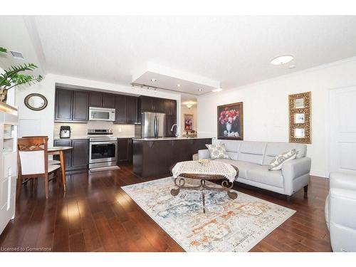 803-539 Belmont Avenue W, Kitchener, ON - Indoor Photo Showing Living Room