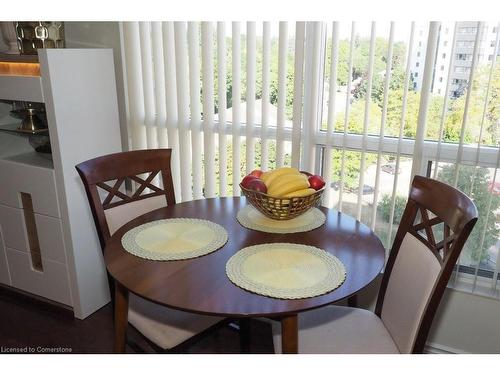 803-539 Belmont Avenue W, Kitchener, ON - Indoor Photo Showing Dining Room