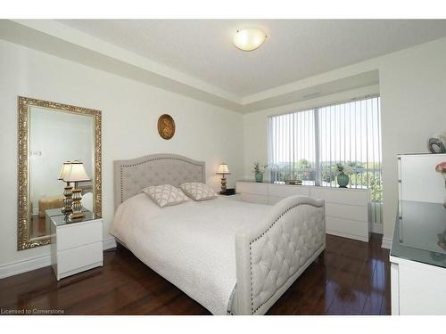 803-539 Belmont Avenue W, Kitchener, ON - Indoor Photo Showing Bedroom