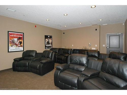 803-539 Belmont Avenue W, Kitchener, ON - Indoor Photo Showing Living Room