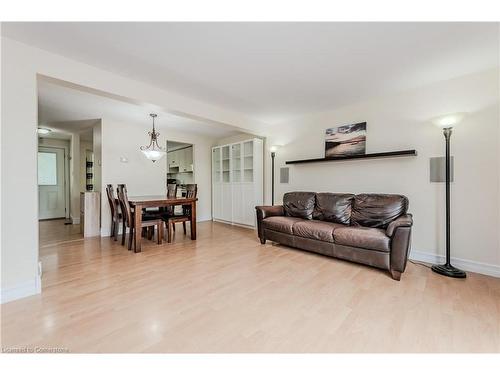 325B Mayview Crescent, Waterloo, ON - Indoor Photo Showing Living Room