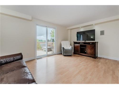 325B Mayview Crescent, Waterloo, ON - Indoor Photo Showing Living Room