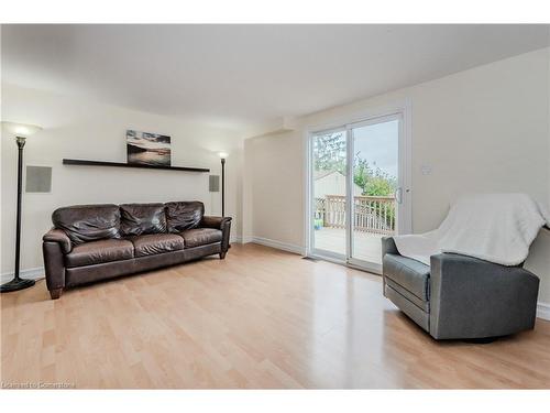 325B Mayview Crescent, Waterloo, ON - Indoor Photo Showing Living Room