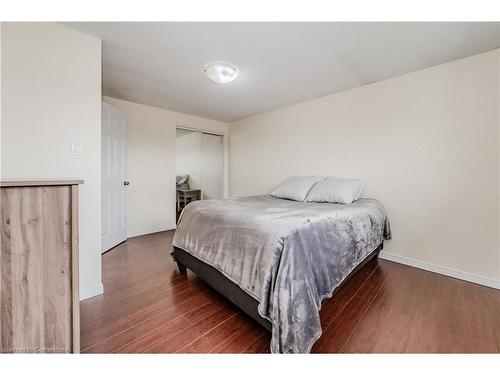 325B Mayview Crescent, Waterloo, ON - Indoor Photo Showing Bedroom