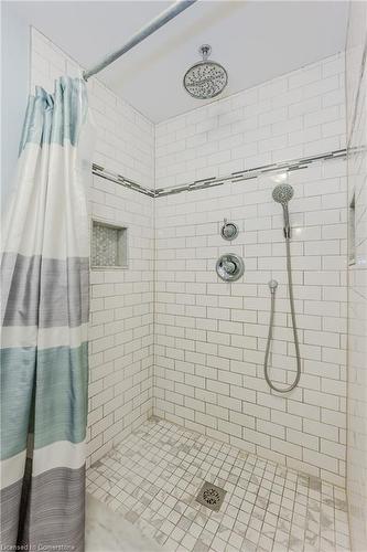 325B Mayview Crescent, Waterloo, ON - Indoor Photo Showing Bathroom