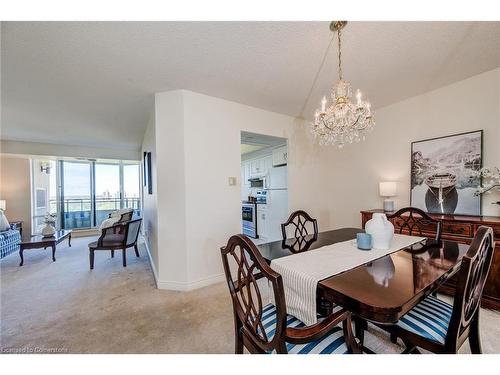 1807-6 Willow Street, Waterloo, ON - Indoor Photo Showing Dining Room