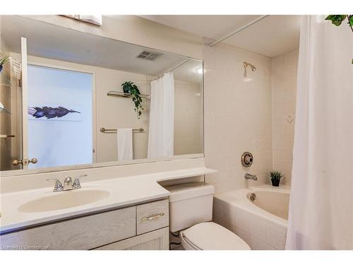 1807-6 Willow Street, Waterloo, ON - Indoor Photo Showing Bathroom