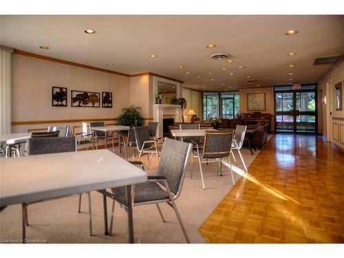 1807-6 Willow Street, Waterloo, ON - Indoor Photo Showing Dining Room