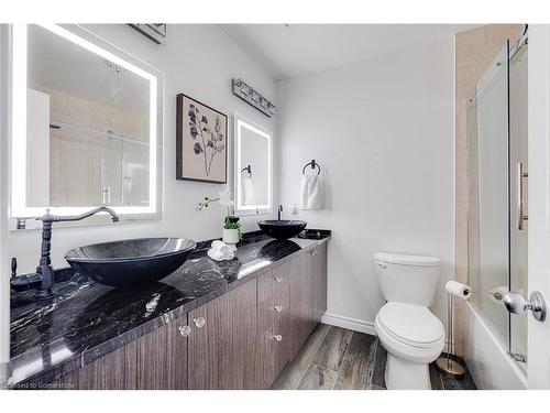 36 Tudor Street, Kitchener, ON - Indoor Photo Showing Bathroom