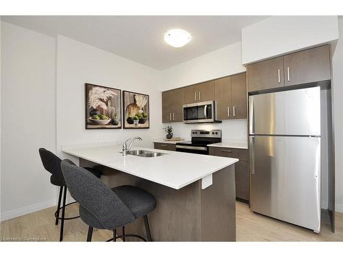 32-60 Light Drive, Cambridge, ON - Indoor Photo Showing Kitchen With Double Sink