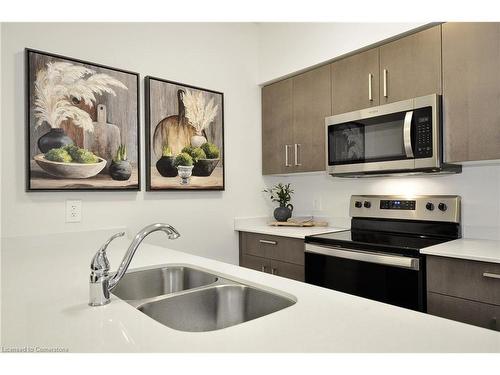 32-60 Light Drive, Cambridge, ON - Indoor Photo Showing Kitchen With Double Sink