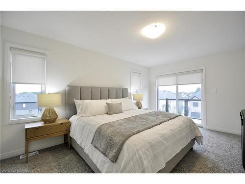 32-60 Light Drive, Cambridge, ON - Indoor Photo Showing Bedroom