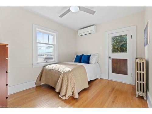 19 Homewood Avenue, Kitchener, ON - Indoor Photo Showing Bedroom