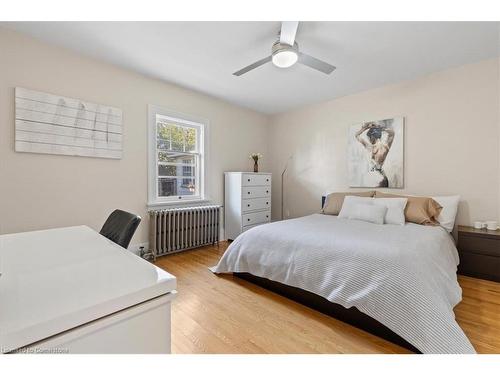 19 Homewood Avenue, Kitchener, ON - Indoor Photo Showing Bedroom