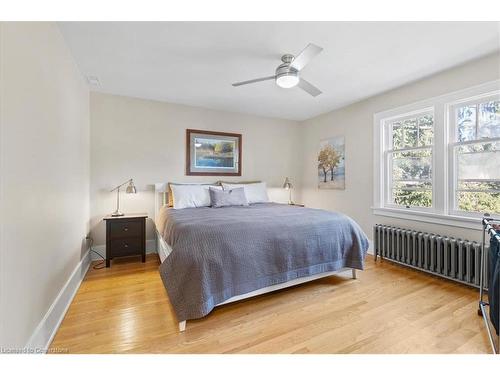 19 Homewood Avenue, Kitchener, ON - Indoor Photo Showing Bedroom