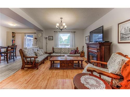 732 Grand Banks Drive, Waterloo, ON - Indoor Photo Showing Living Room