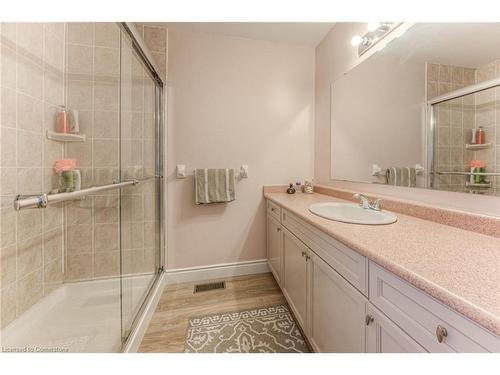 732 Grand Banks Drive, Waterloo, ON - Indoor Photo Showing Bathroom