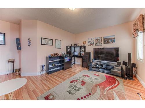 732 Grand Banks Drive, Waterloo, ON - Indoor Photo Showing Living Room