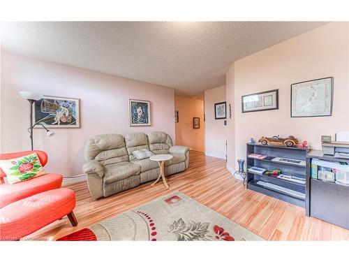 732 Grand Banks Drive, Waterloo, ON - Indoor Photo Showing Living Room