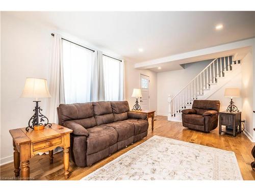 707 Conservation Drive, Waterloo, ON - Indoor Photo Showing Living Room