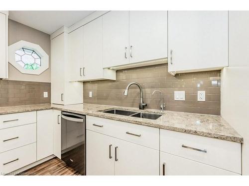 219 Corrie Crescent, Waterloo, ON - Indoor Photo Showing Kitchen With Double Sink With Upgraded Kitchen