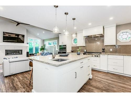 219 Corrie Crescent, Waterloo, ON - Indoor Photo Showing Kitchen With Upgraded Kitchen