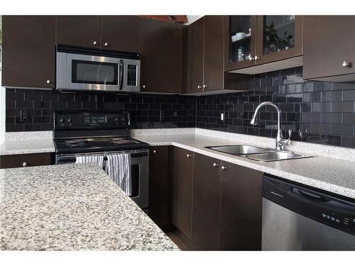 417-404 King Street W, Kitchener, ON - Indoor Photo Showing Kitchen With Double Sink