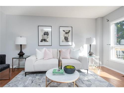 712 Paris Boulevard, Waterloo, ON - Indoor Photo Showing Living Room